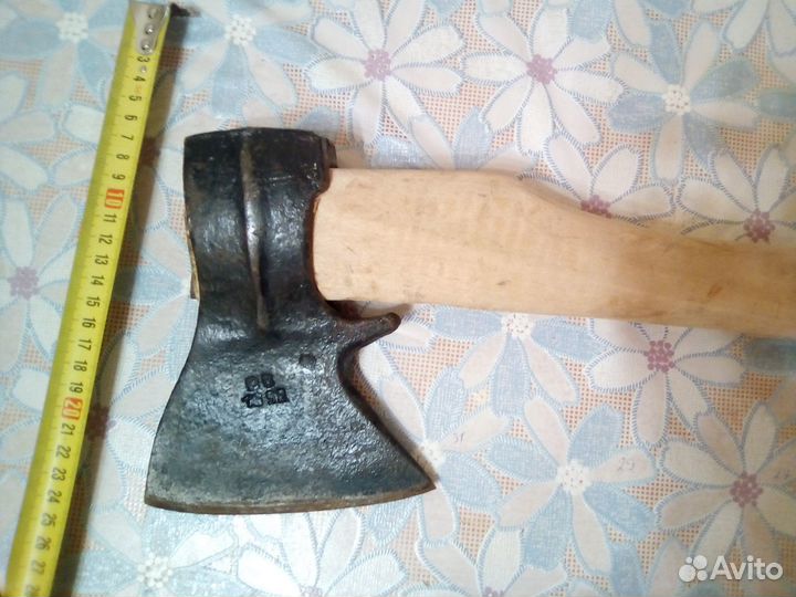 Топор, грабли, щётка