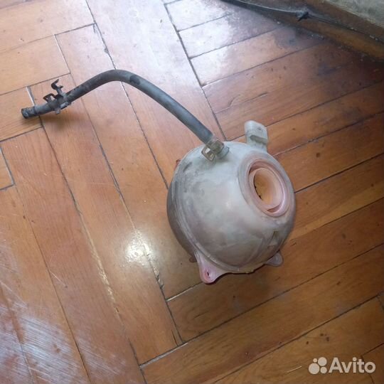 Расширительный бачок на Фольксваген polo 3