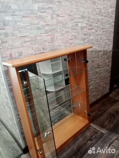 Шкафчик для косметики