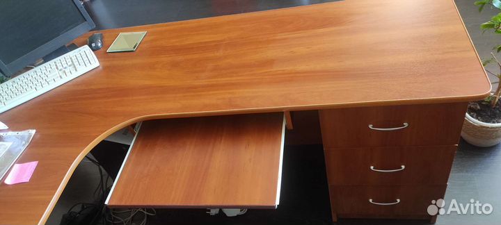 Компьютерный стол