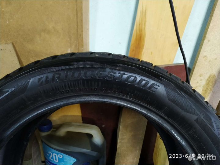 Bridgestone Blizzak DM-V2 235/55 R19 105T