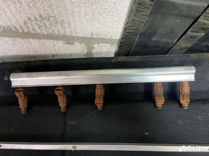 Рампа с форсунками Volvo S60, S80, XC70, XC90