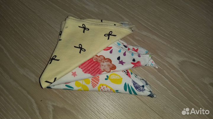 Слюнявчики нагрудники