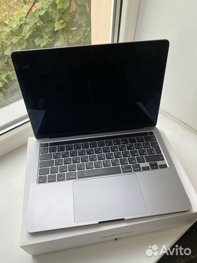 Macbook pro 13 2020 M1 touch bar 256gb