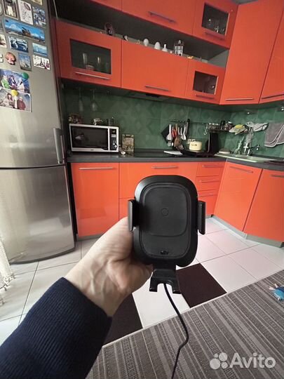 Сенсорный держатель телефона в автомобиль