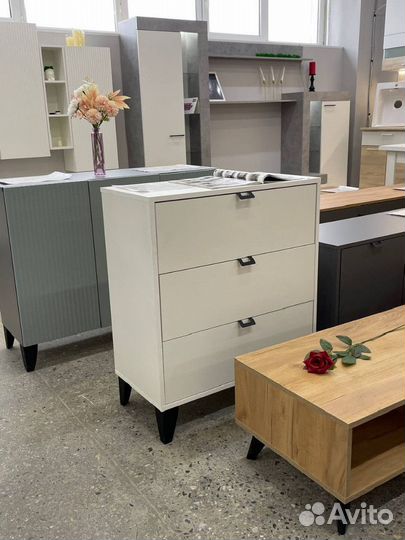 Комод белый с ящиками