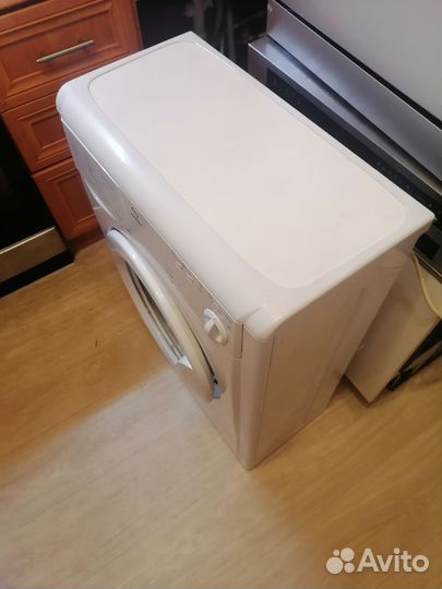 Стиральная машина Indesit узкая