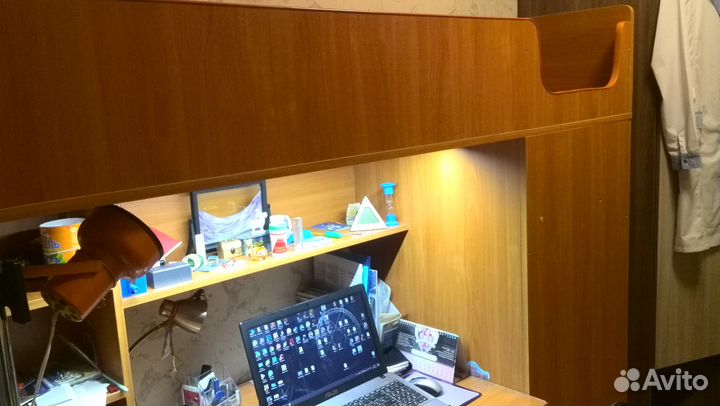 Детская кровать, стол, шкаф. Три в одном