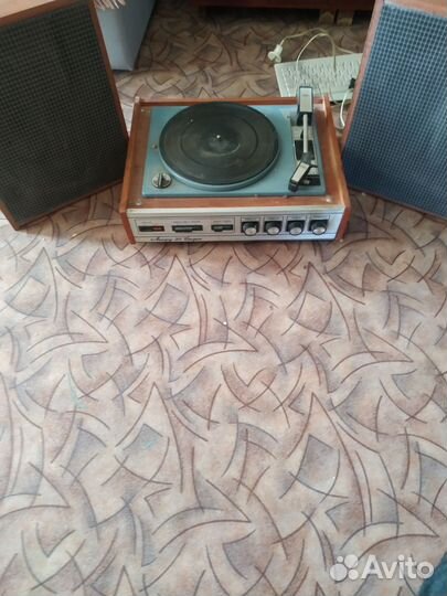 Виниловый проигрыватель