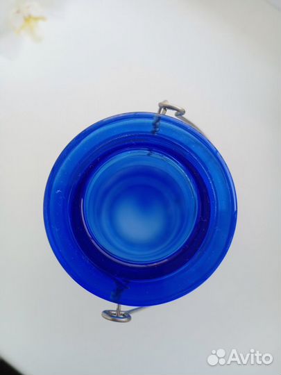 Стеклянная ваза IKEA синего цвета