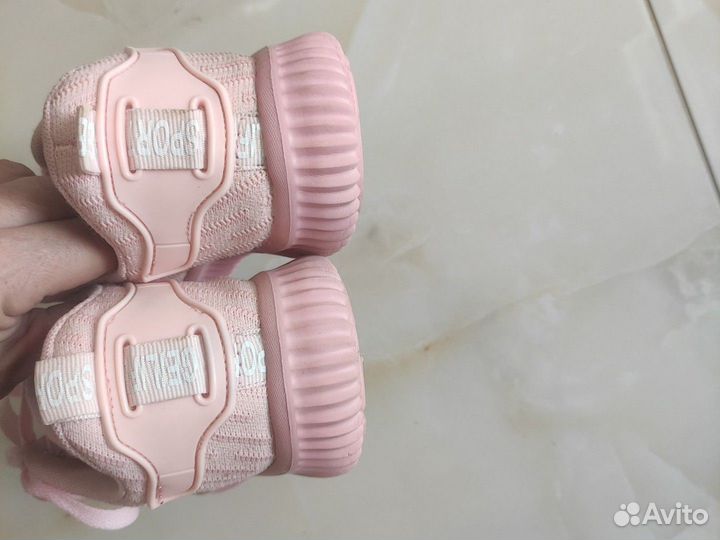 Кроссовки женские 37 размер