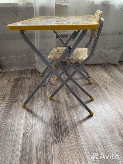 Детский стол со стулом
