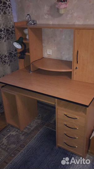 Компьютерный стол/ письменный стол