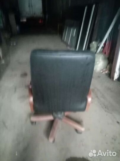 Стол и стулья