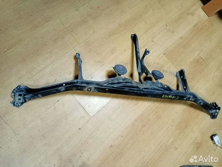 Передняя панель Тойота Авенсис 1 Т 220