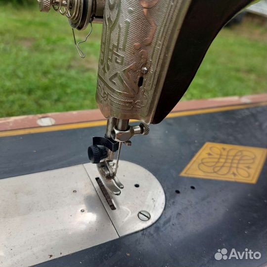 Машинка швейная старинная (на запчасти)