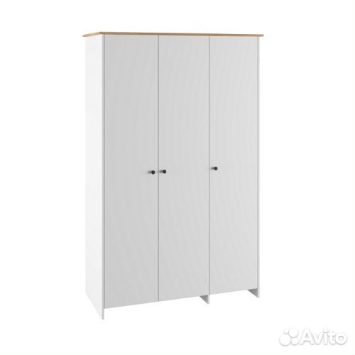 Шкаф трехстворчатый распашной