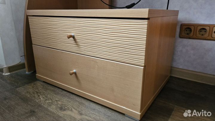 Туалетный столик + зеркало + комод