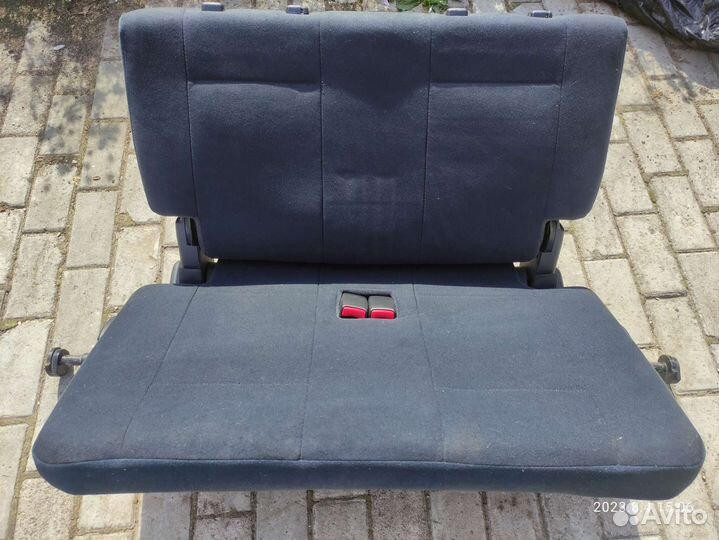 Третий ряд сидений на митсубиси паджеро 3