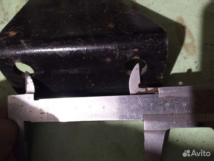 Буксировочный крюк тойота