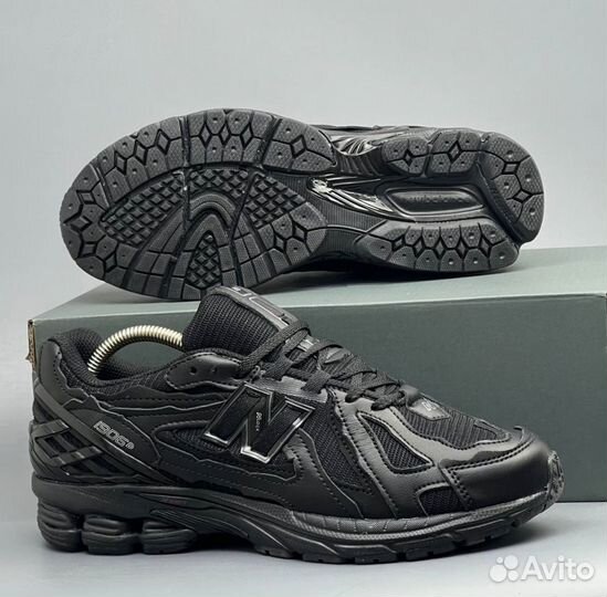 Черные New Balance 1906