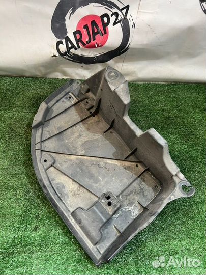 Защита бампера задняя левая Toyota Prius ZVW50