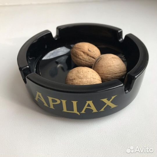 Черная пепельница
