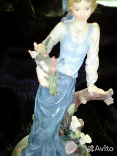 Статуэтка девушки декоративная, новая