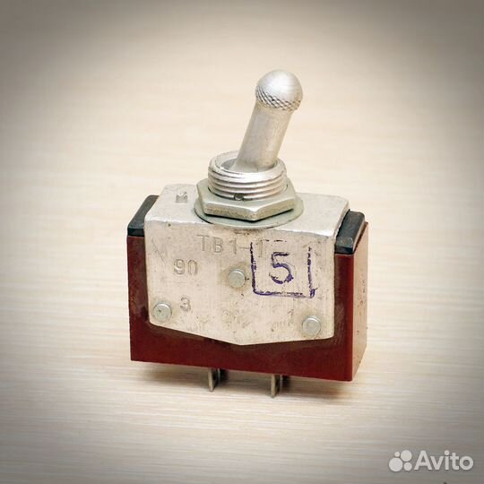 Кнопки К-3-1П, тумблеры тв1-1 СССР