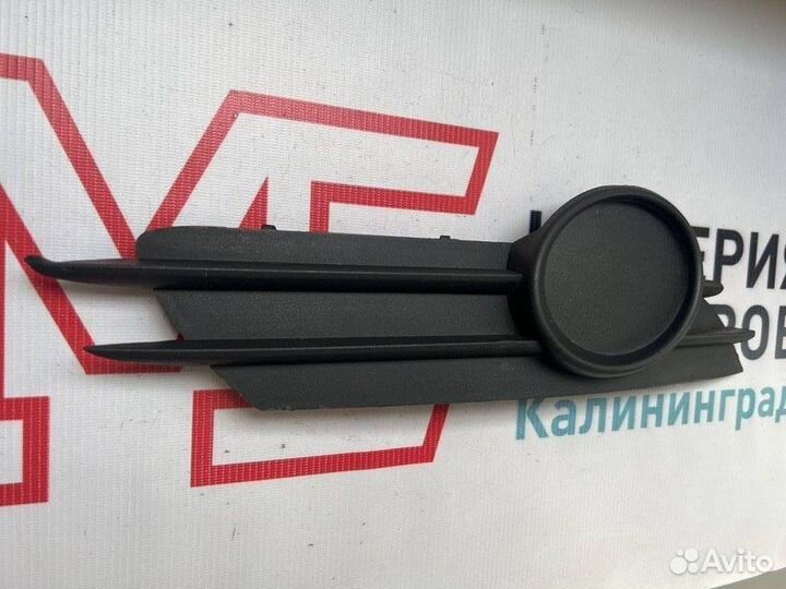 Заглушка бампера передняя правая Opel Corsa D
