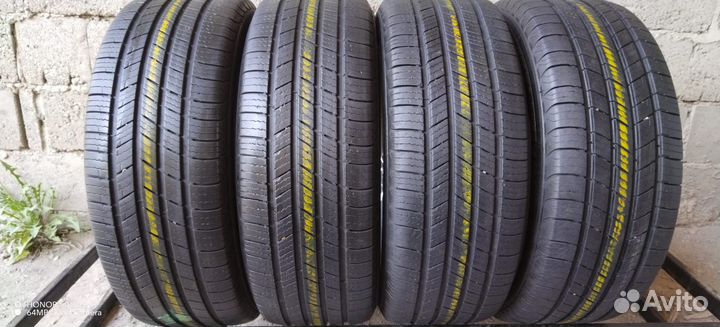 Michelin Defender 215/55 R17