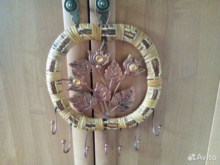 Вешалка настенная