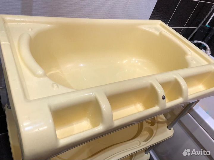 Ванночка для купания с пеленальным столиком