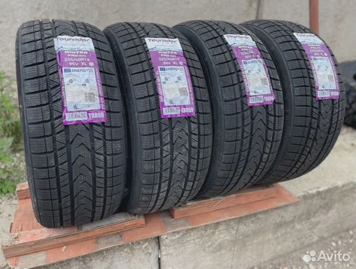 Tourador Winter Pro Max 235/40 R19