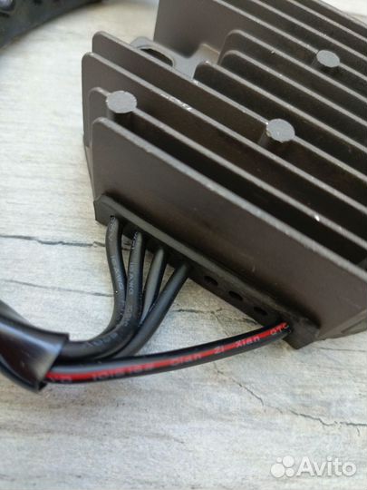 Реле-регулятор suzuki Bandit GSF250,400,RF400