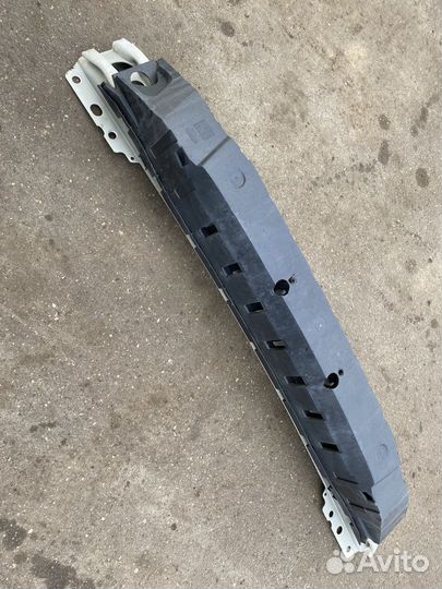 Усилитель бампера передний Volvo V70 BW