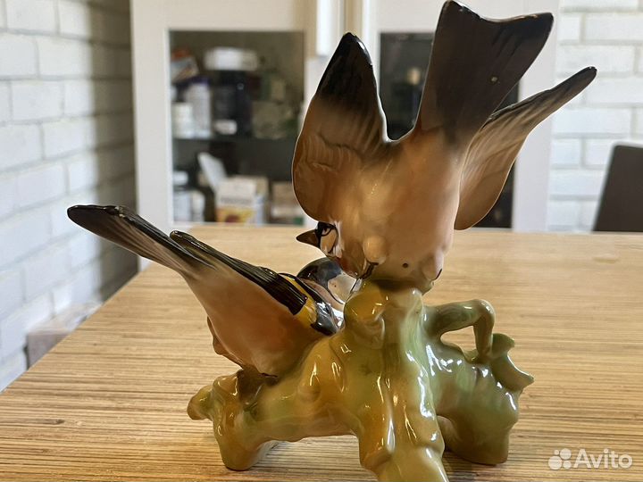 Фарфоровые статуэтки птицы