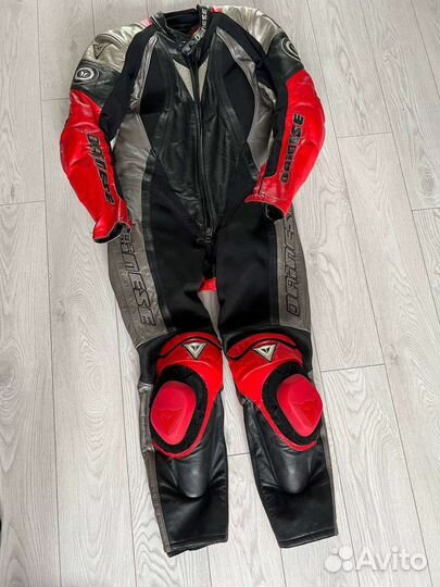 Мотокомбинезон dainese 48размер