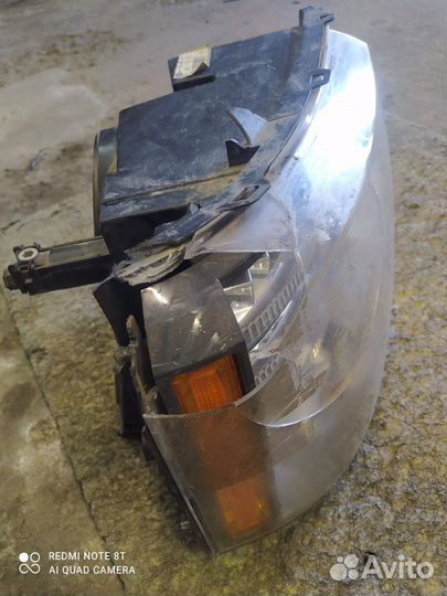 Правая фара