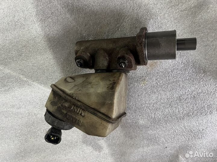 Главный тормозной цилиндр Renault Symbol