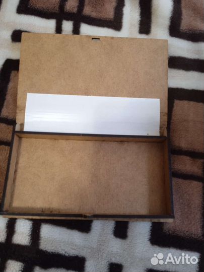 Деревянная шкатулка