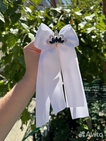 Школьный бант очень красивый