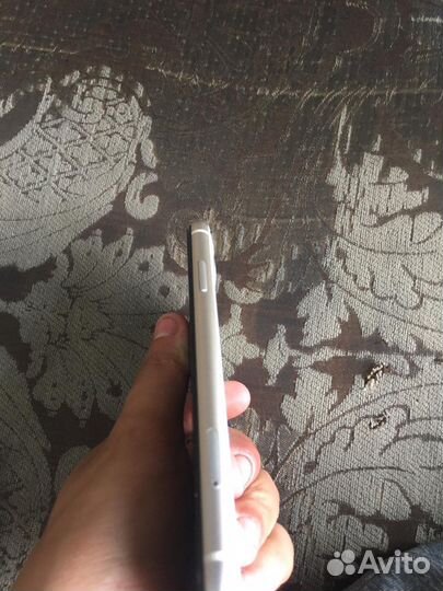 Телефон iPhone 11