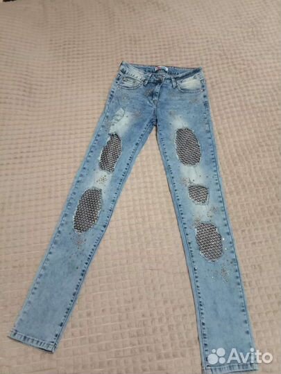 Джинсы новые 25