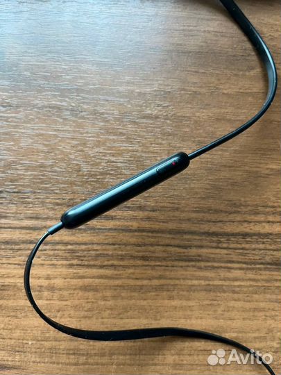 Беспроводные наушники Beats Flex