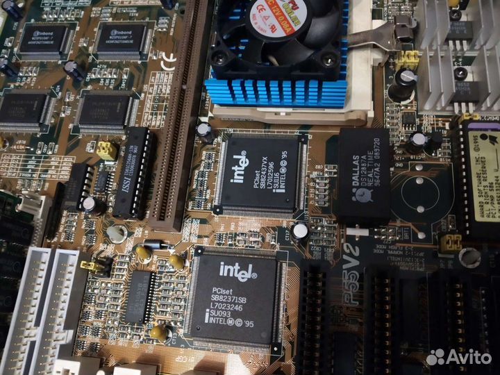 Материнская плата с процессором и памятью