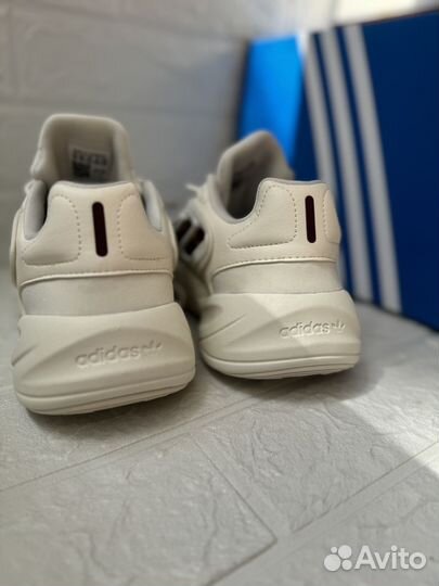 Кроссовки Adidas Ozelia оригинал женские