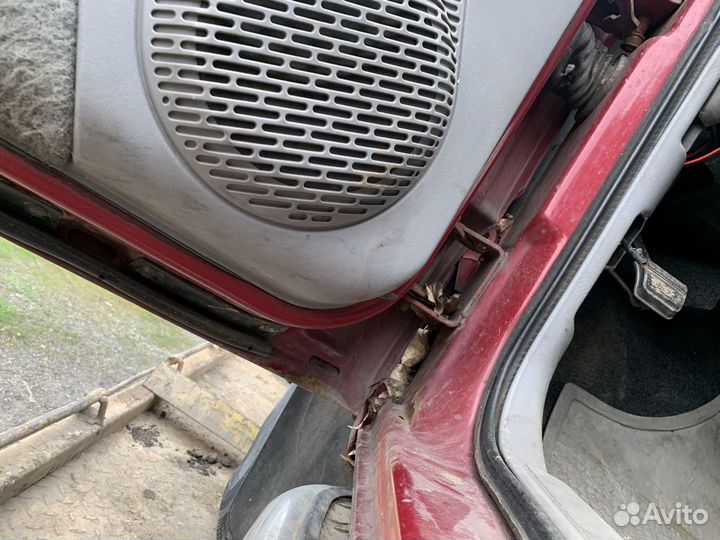 Передняя левая дверь GMC jimmy