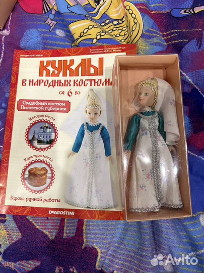 Фарфоровые куклы в разных народных костюмах