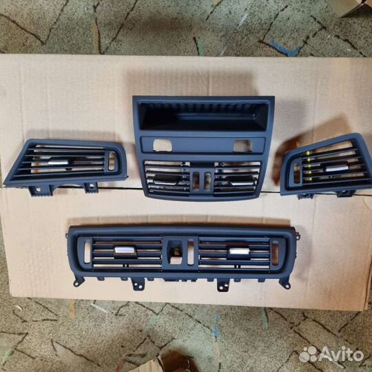 Вентиляционная решетка средняя BMW F10